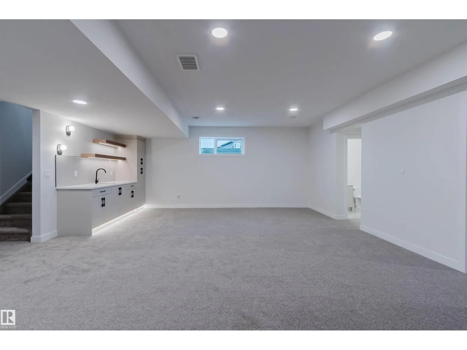 812 Elderberry CO NW