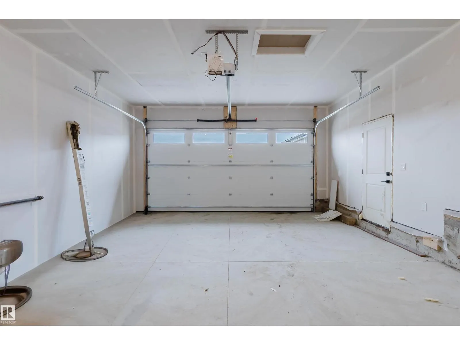 812 Elderberry CO NW