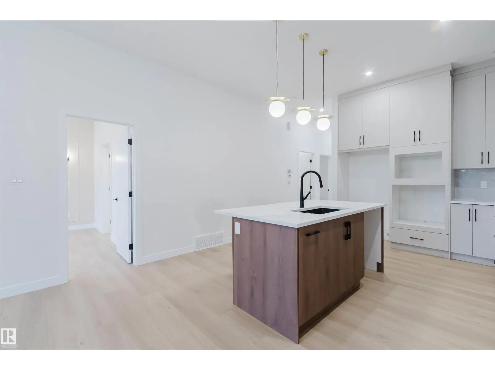 812 Elderberry CO NW