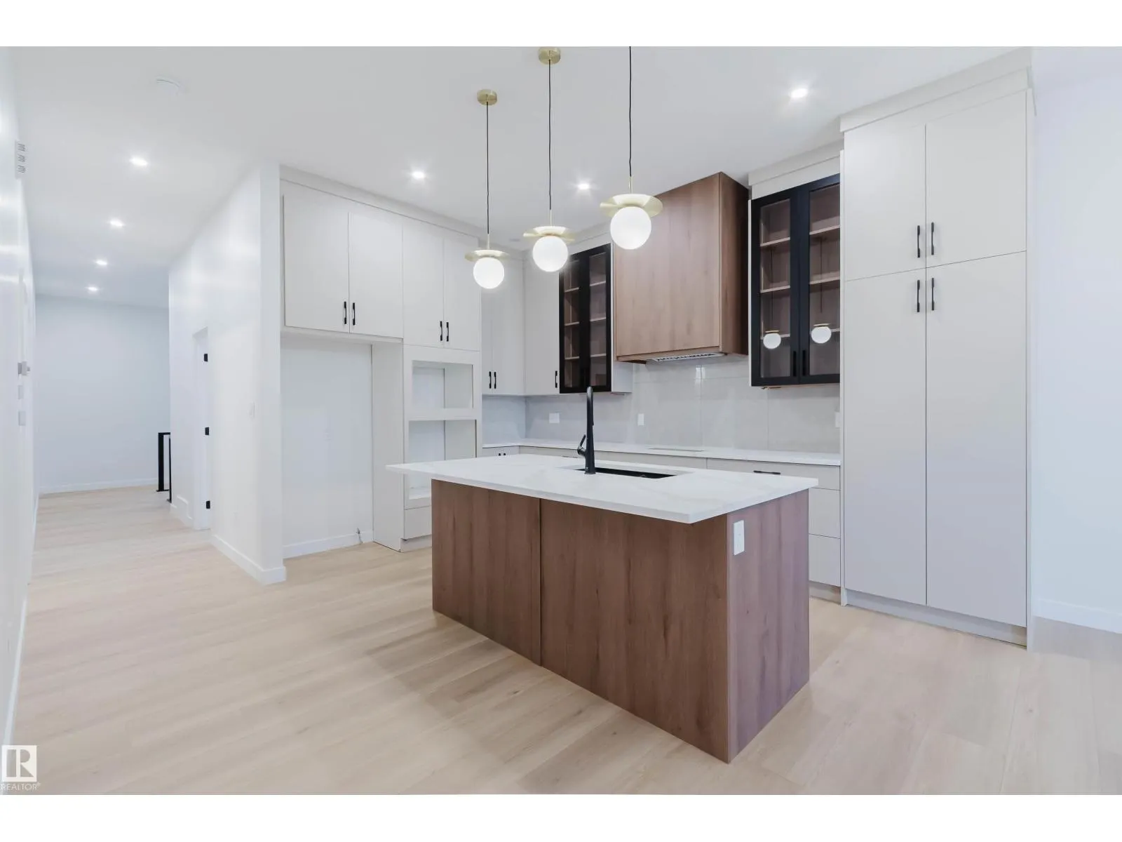 812 Elderberry CO NW