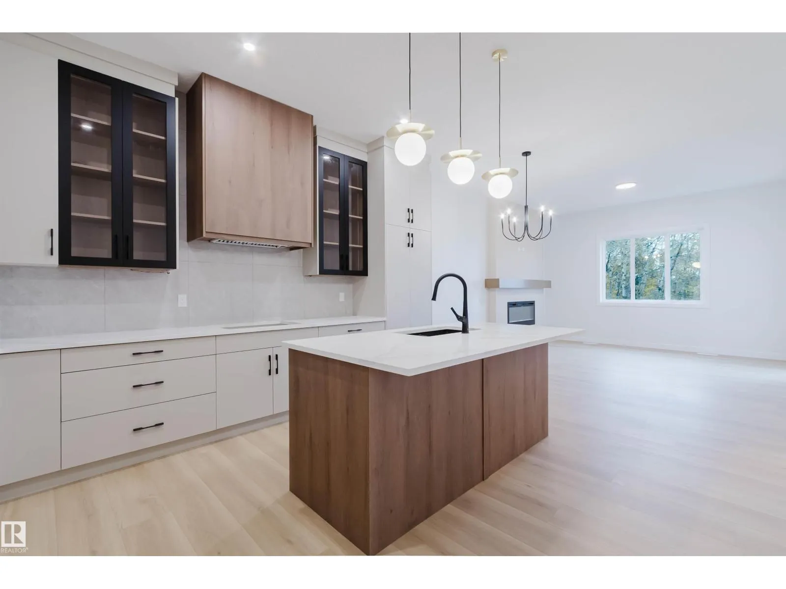 812 Elderberry CO NW