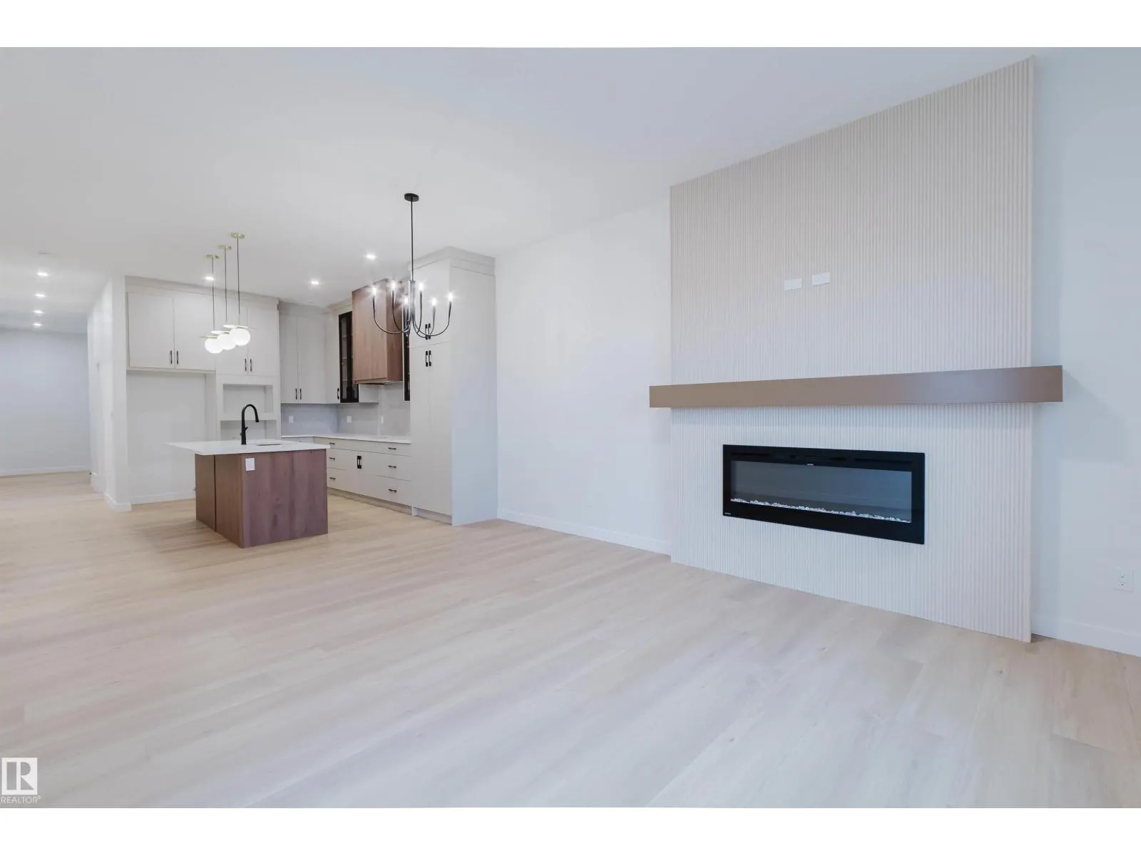 812 Elderberry CO NW