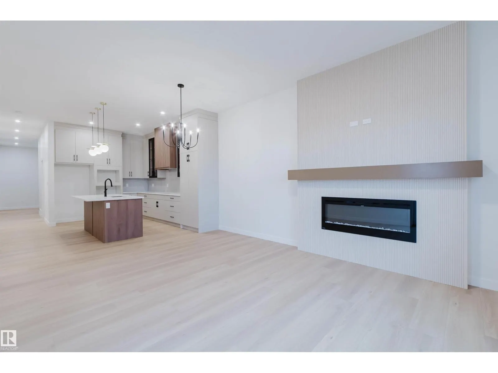 812 Elderberry CO NW