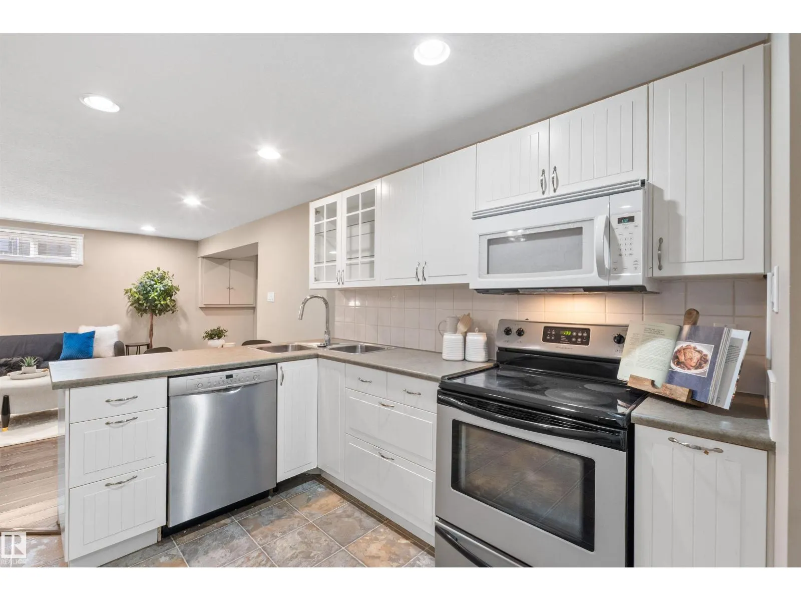 10420 36A AV NW