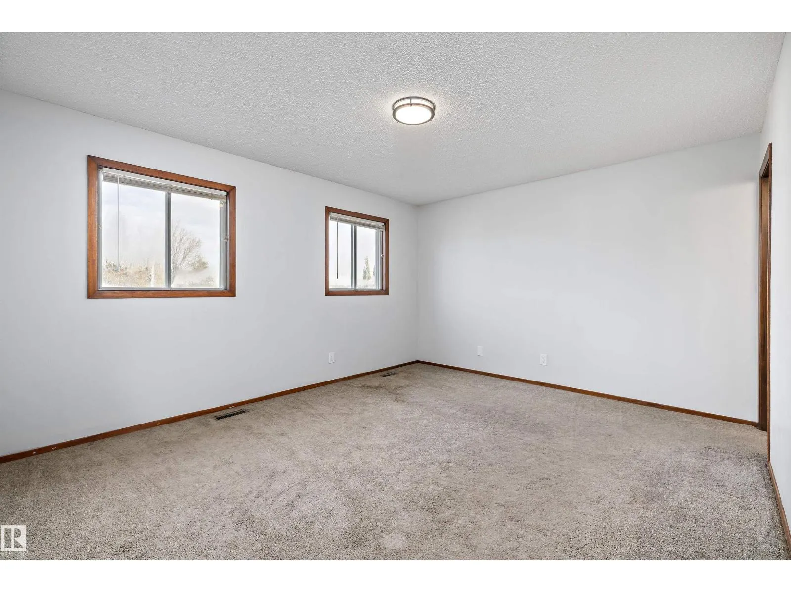 18923 82 AV NW