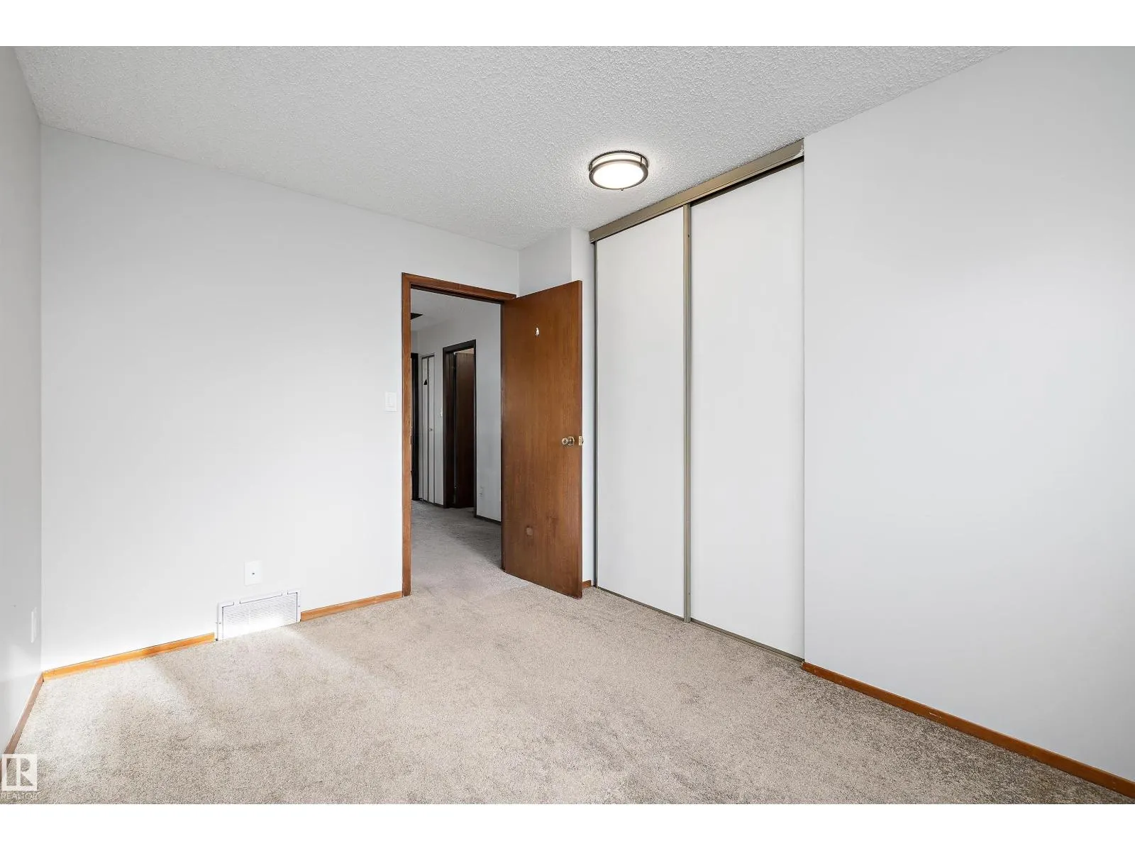 18923 82 AV NW
