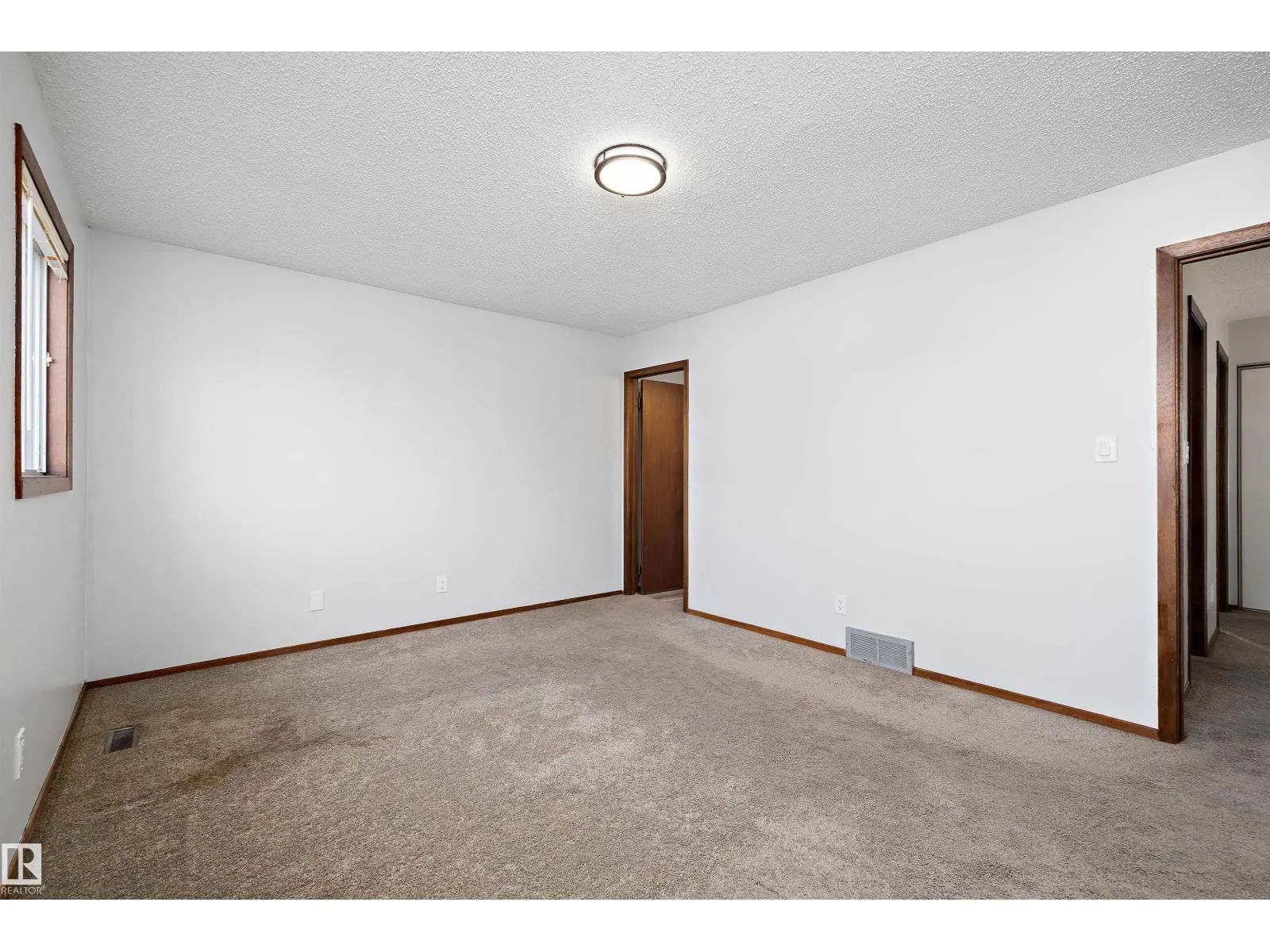18923 82 AV NW