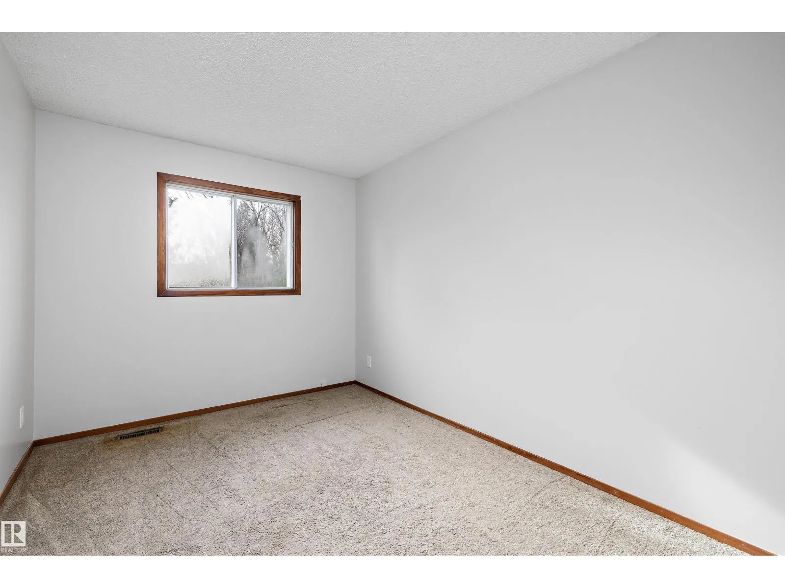 18923 82 AV NW