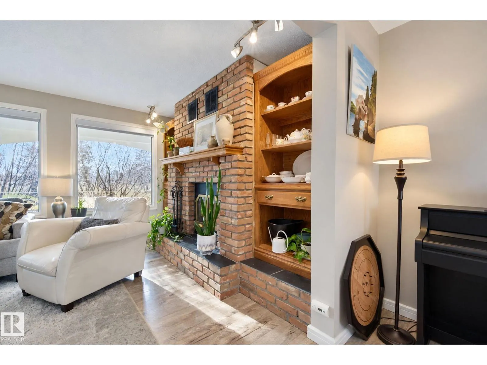 9 AKINS DR