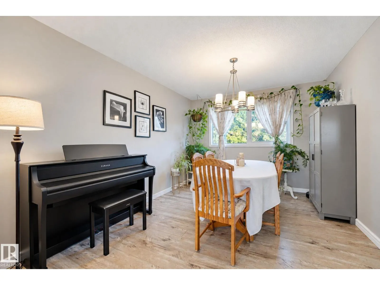 9 AKINS DR