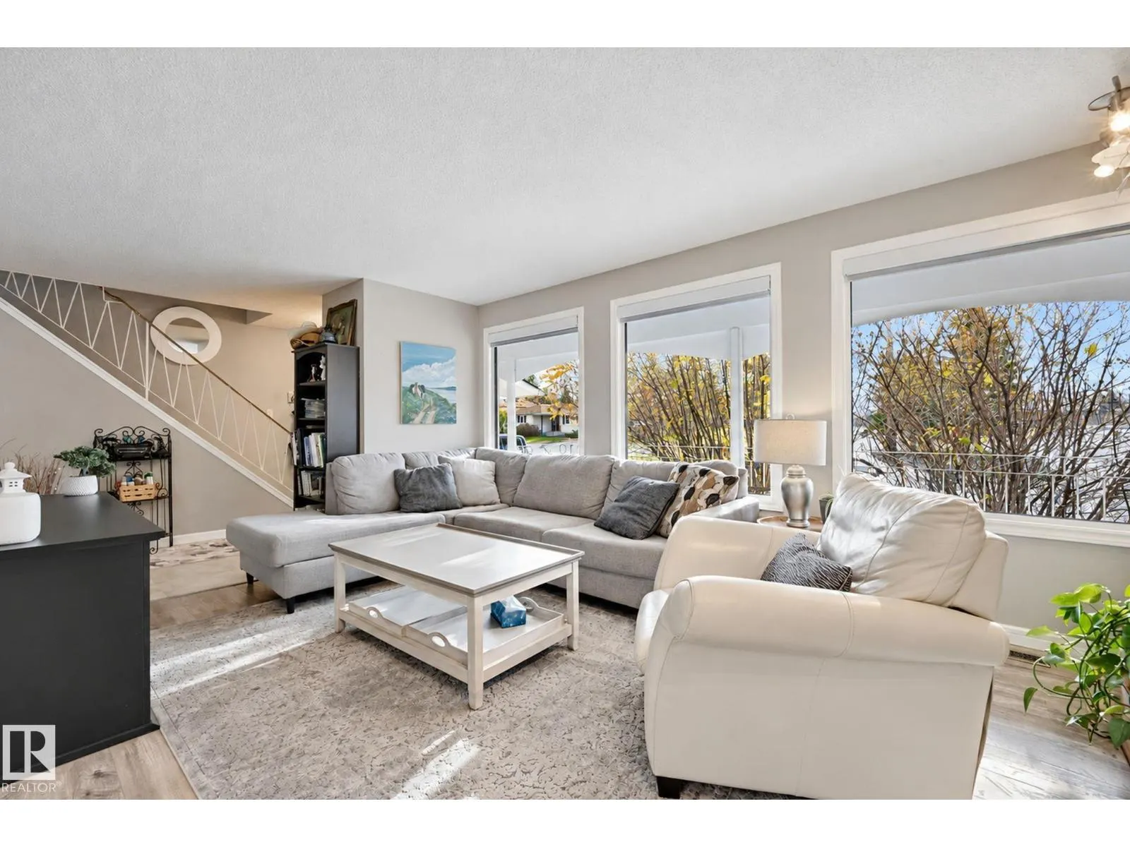 9 AKINS DR