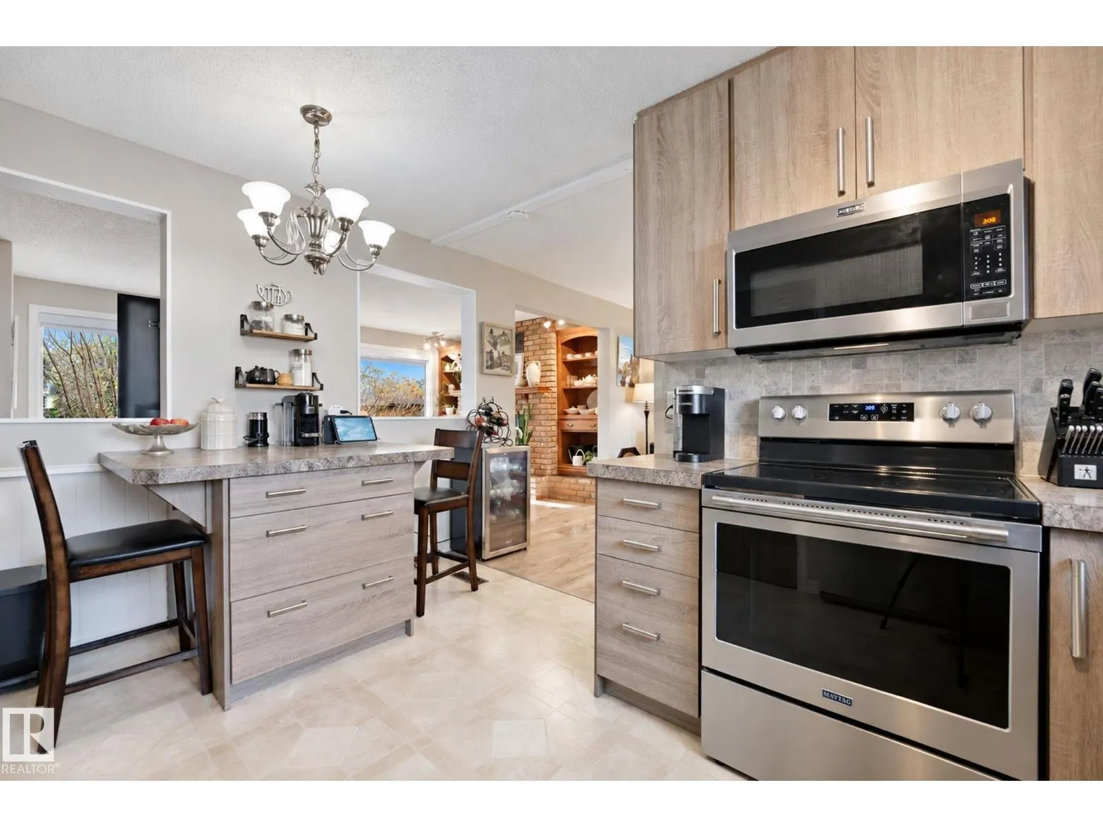 9 AKINS DR