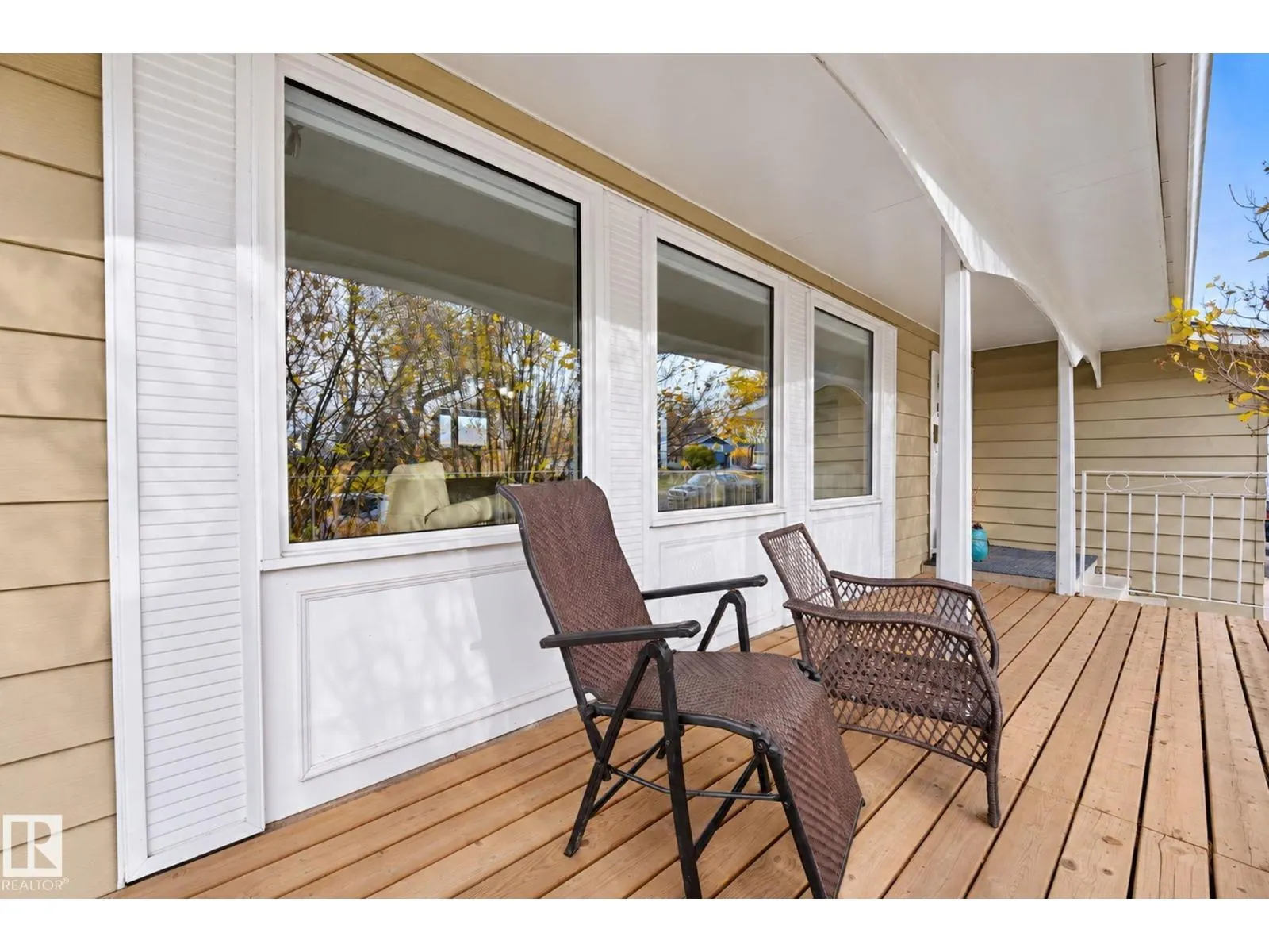 9 AKINS DR