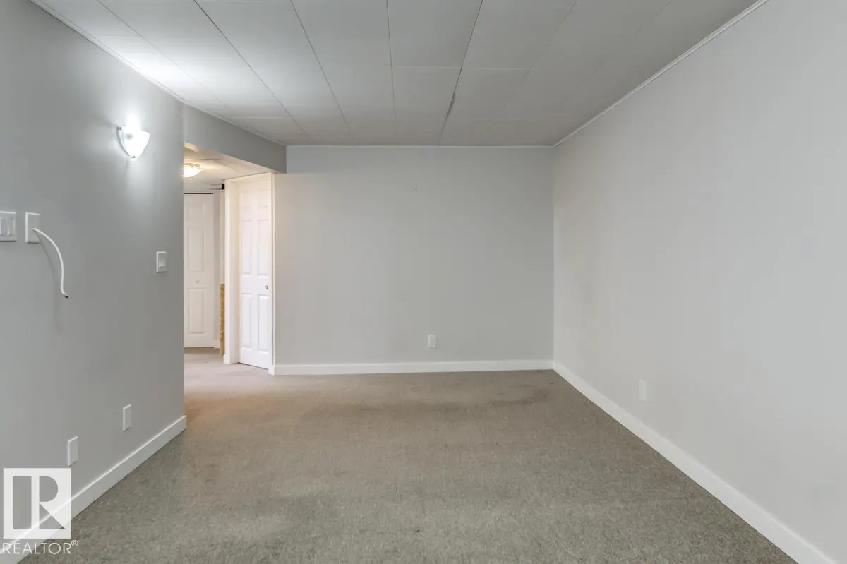 8511 64 AV NW
