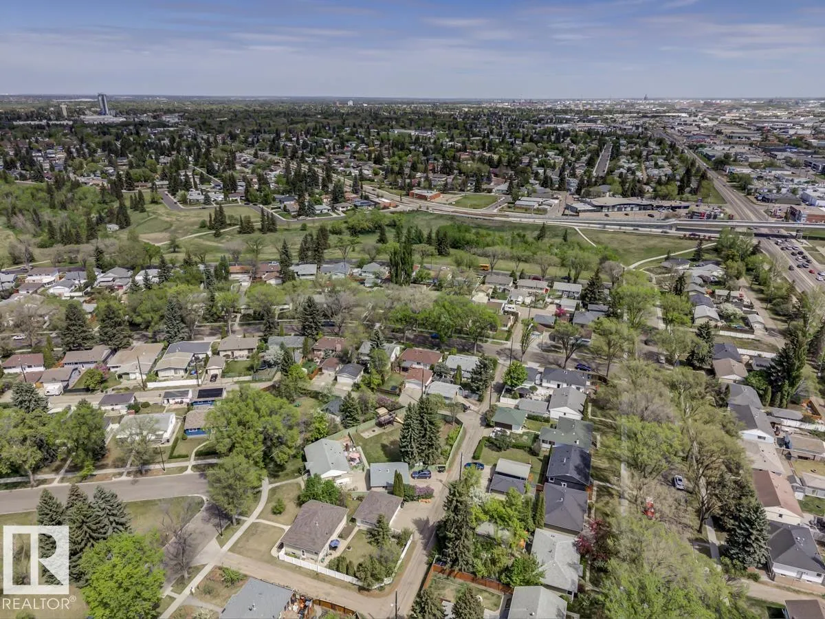 8511 64 AV NW