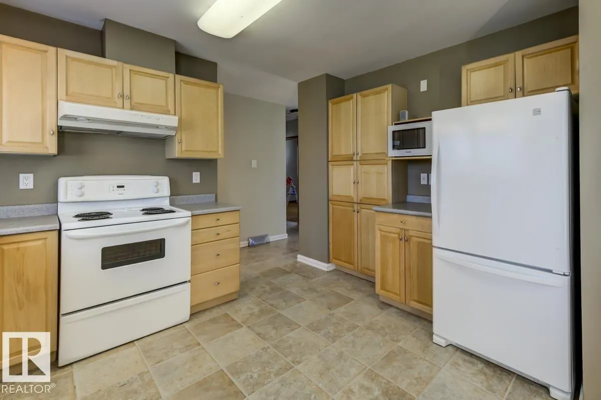 8511 64 AV NW
