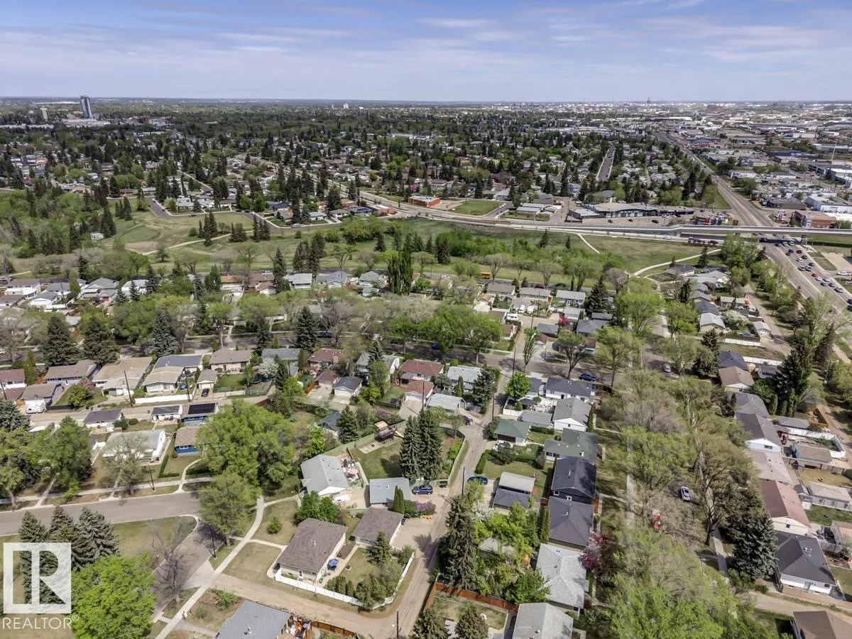 8511 64 AV NW