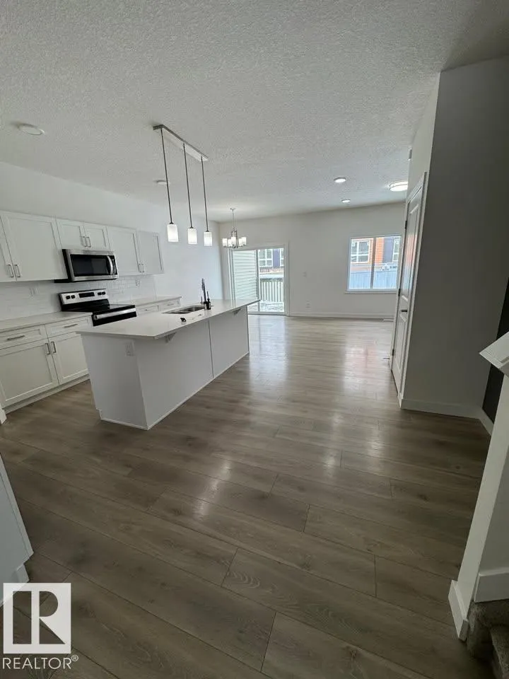 938 Daniels Loop SW