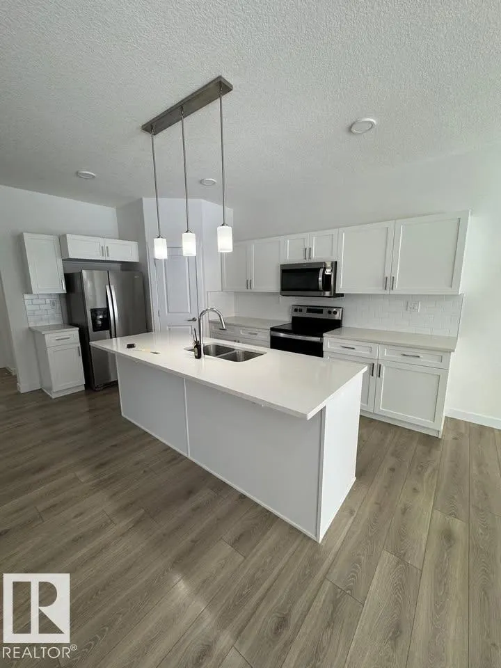 938 Daniels Loop SW