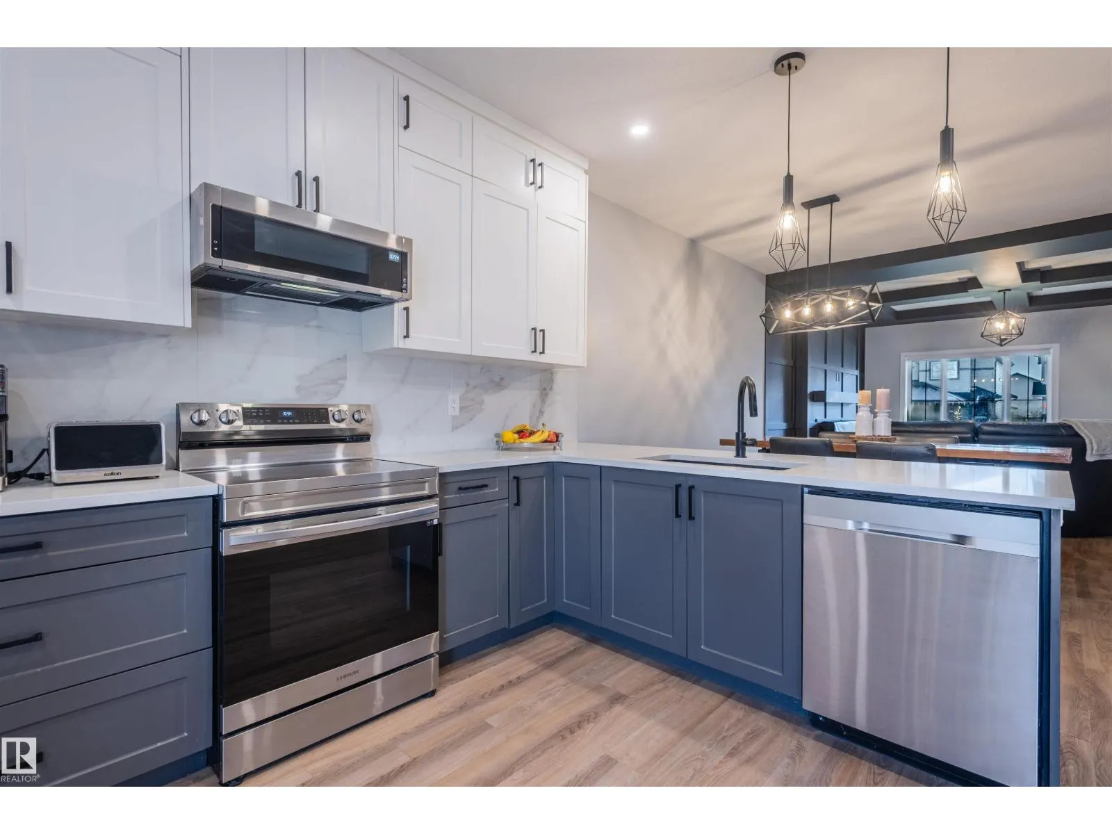 10624 98 ST