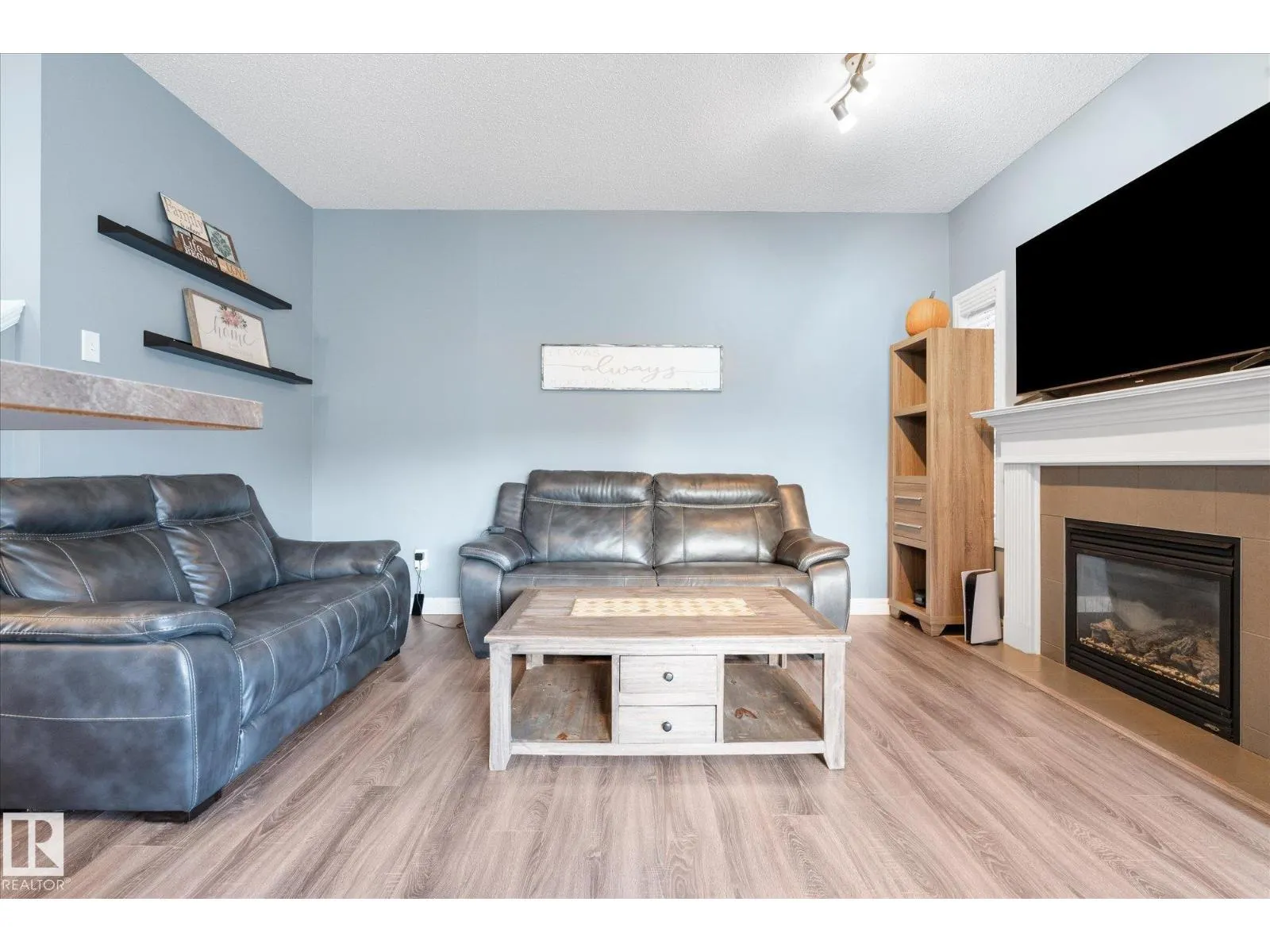 20 CARAGANA WY