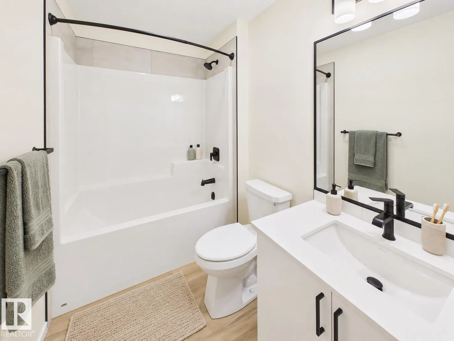 1092 MCLEOD AV