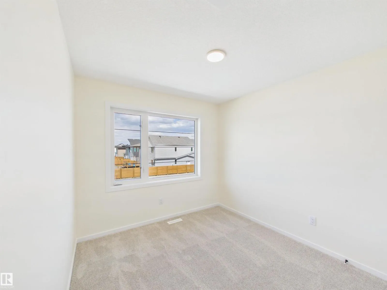 1092 MCLEOD AV