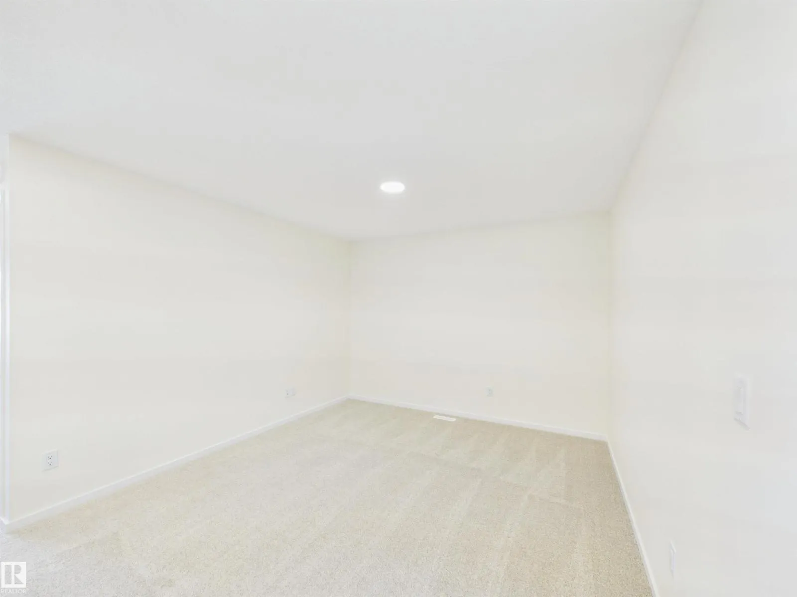 1092 MCLEOD AV