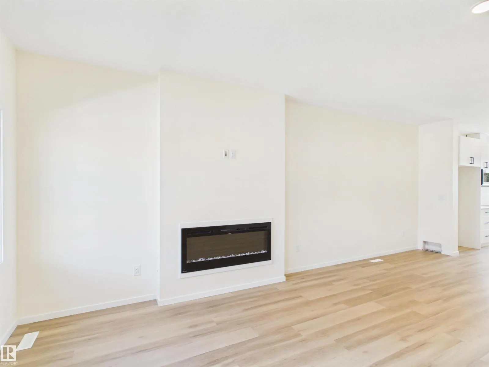 1092 MCLEOD AV
