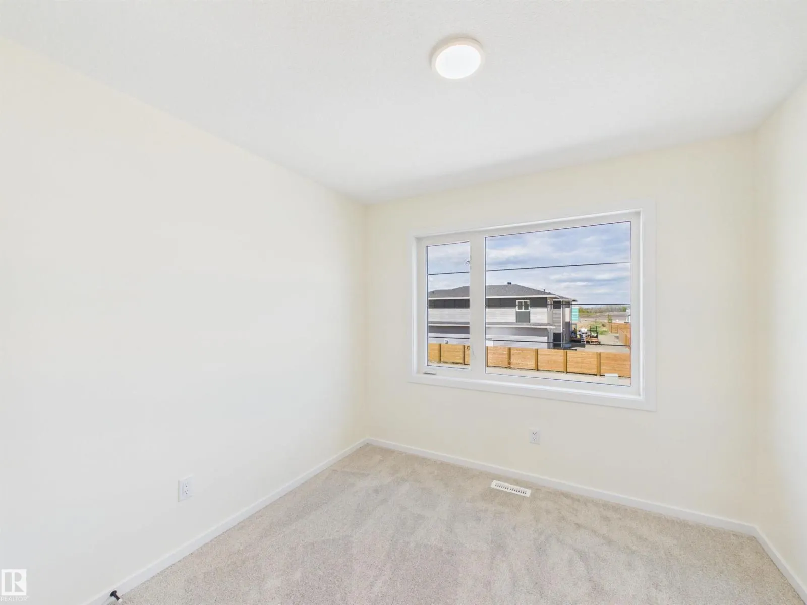 1092 MCLEOD AV