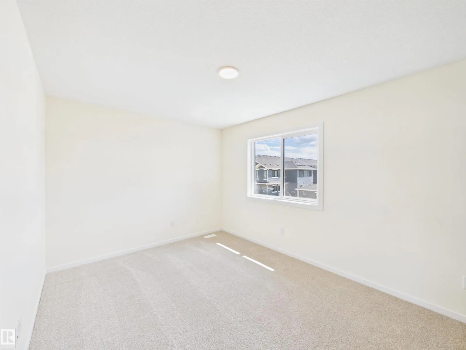 1092 MCLEOD AV