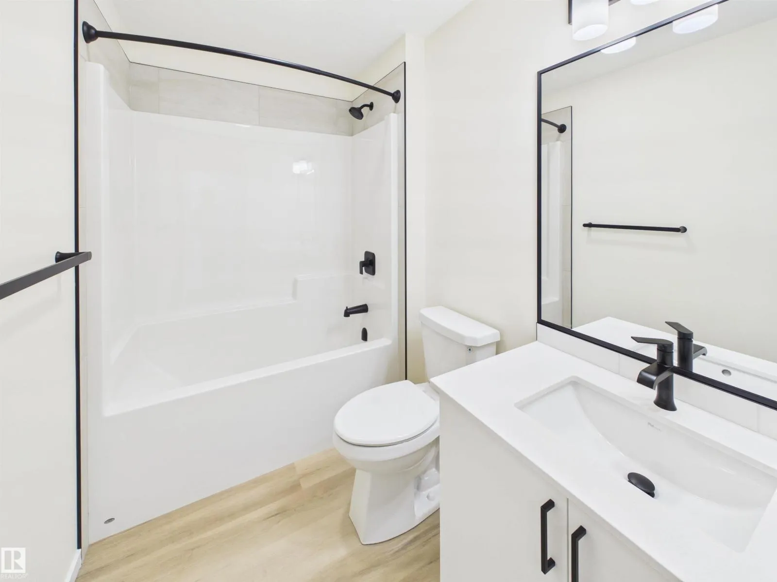 1092 MCLEOD AV