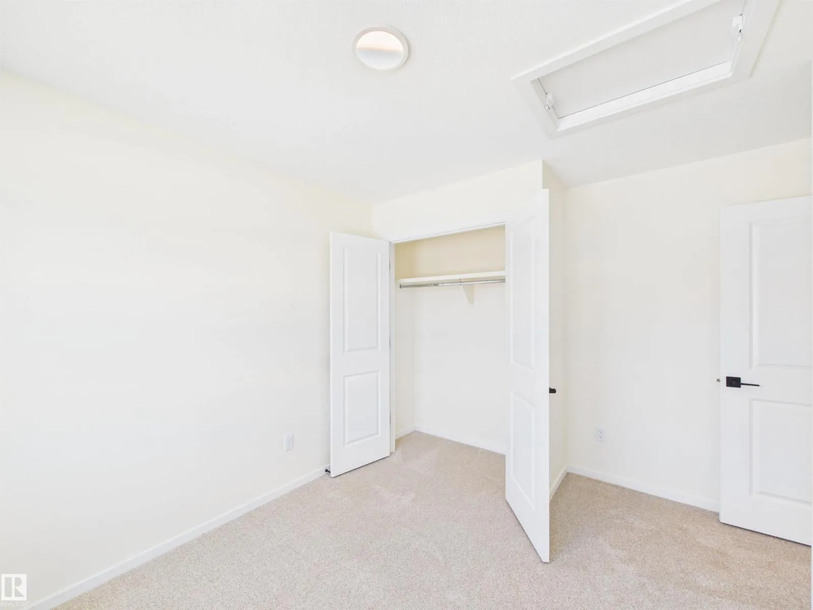 1092 MCLEOD AV