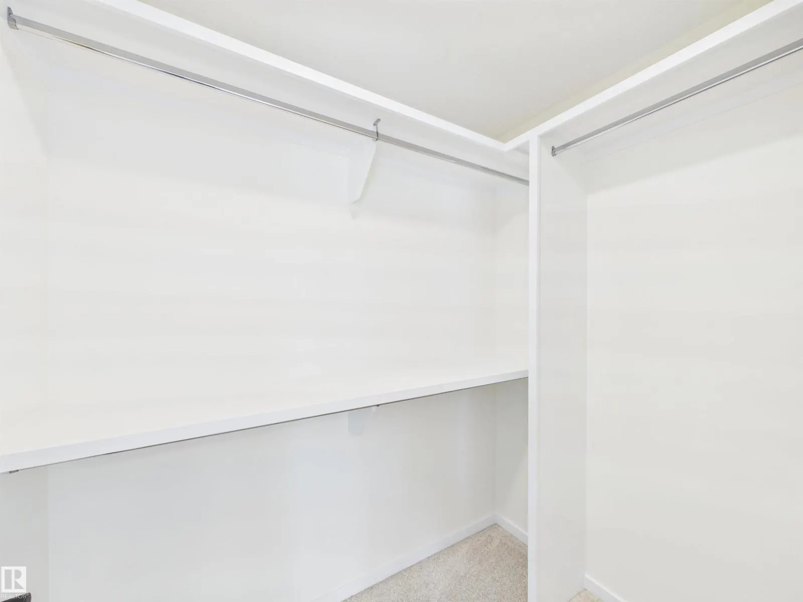 1092 MCLEOD AV