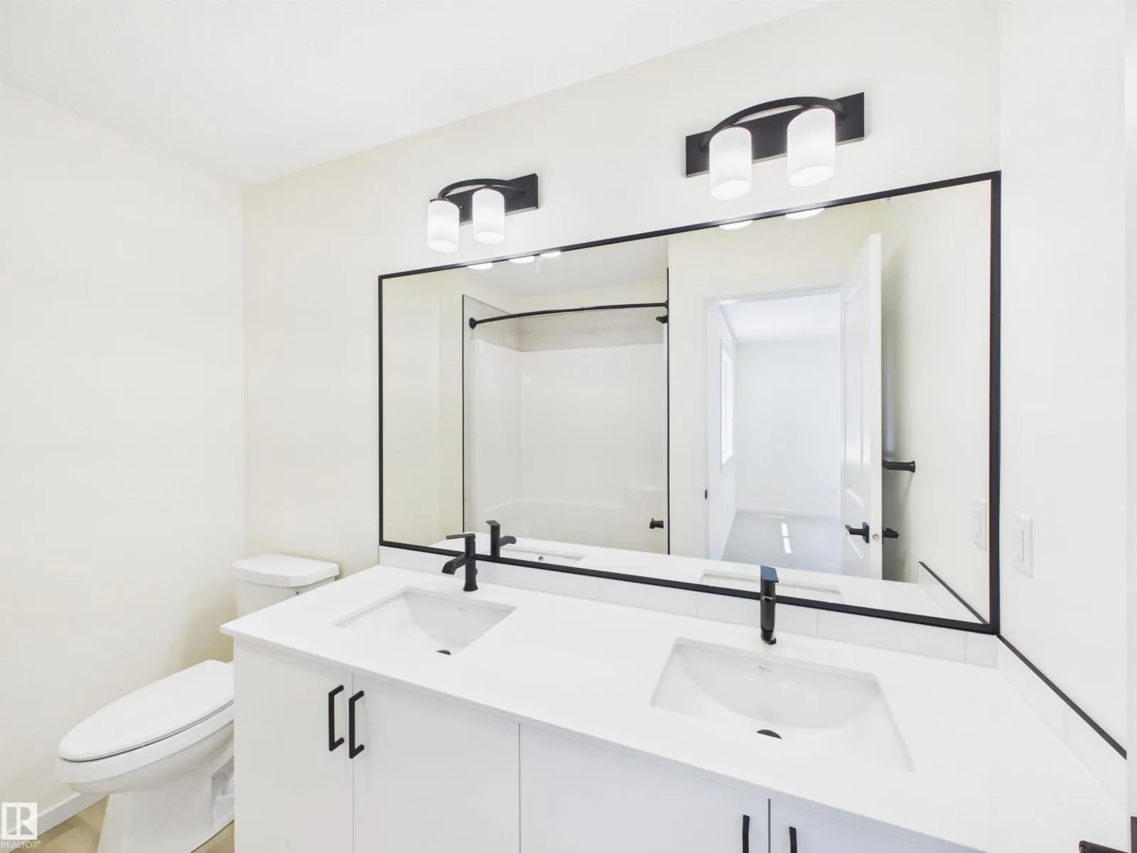1092 MCLEOD AV