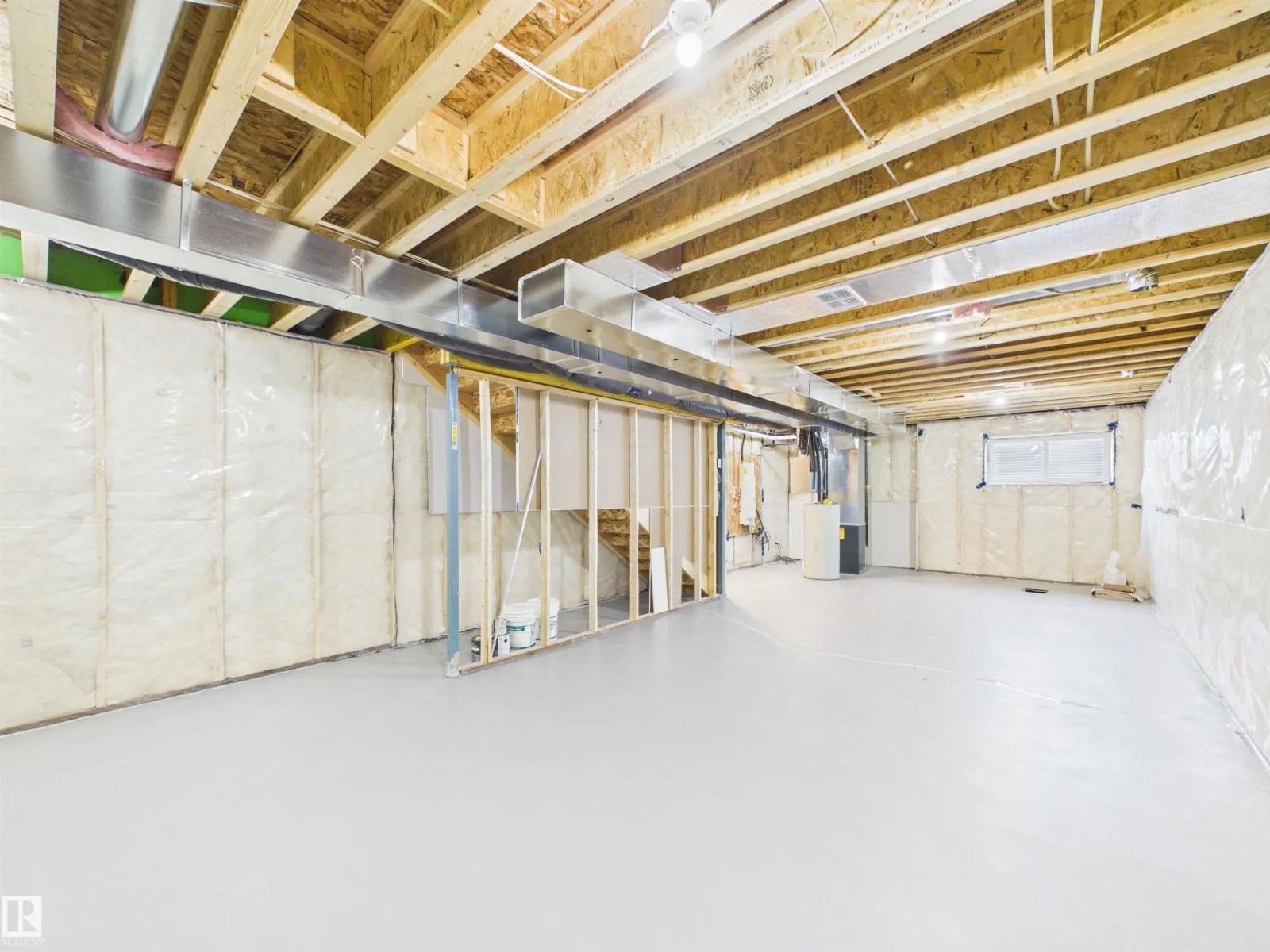 1092 MCLEOD AV