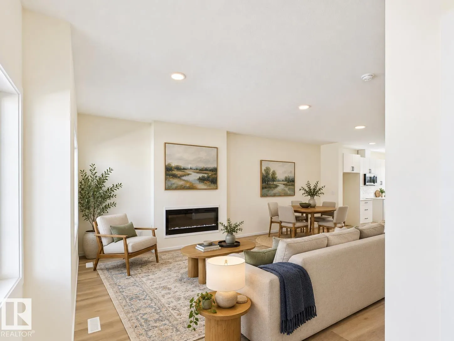 1092 MCLEOD AV