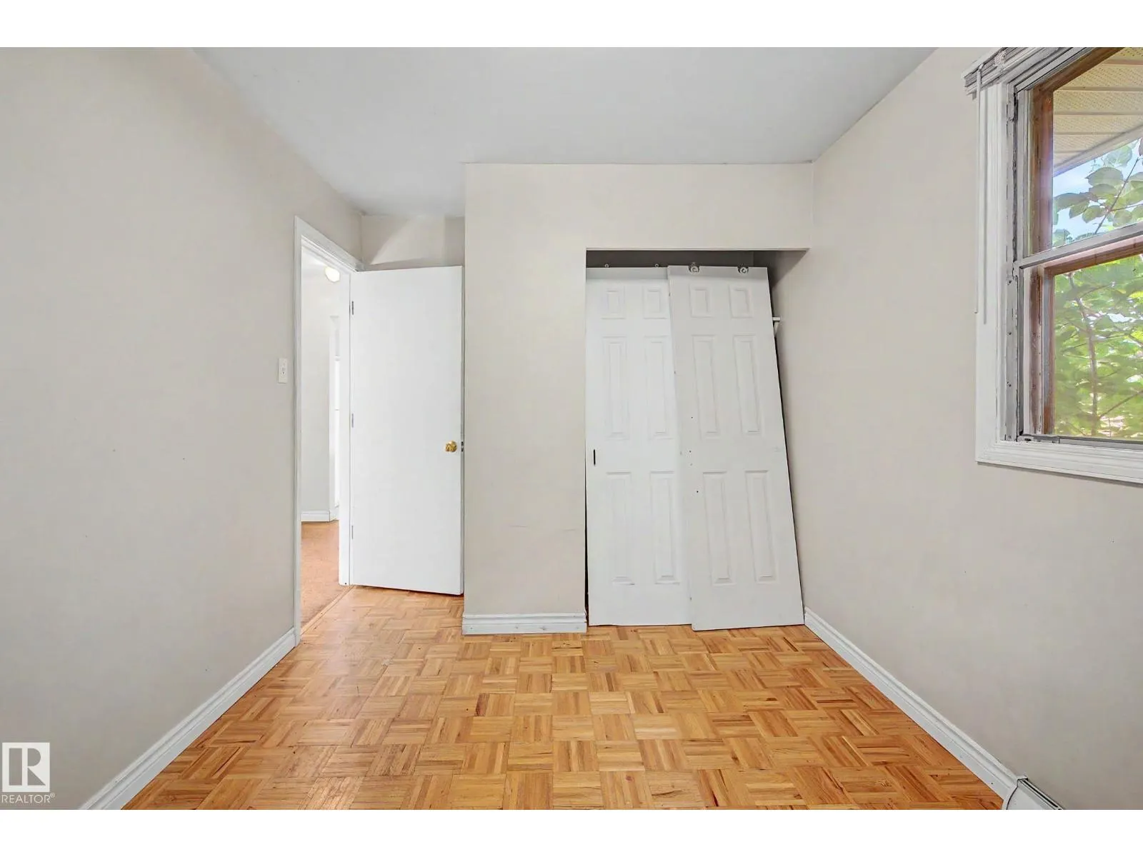 9723 76 ST NW