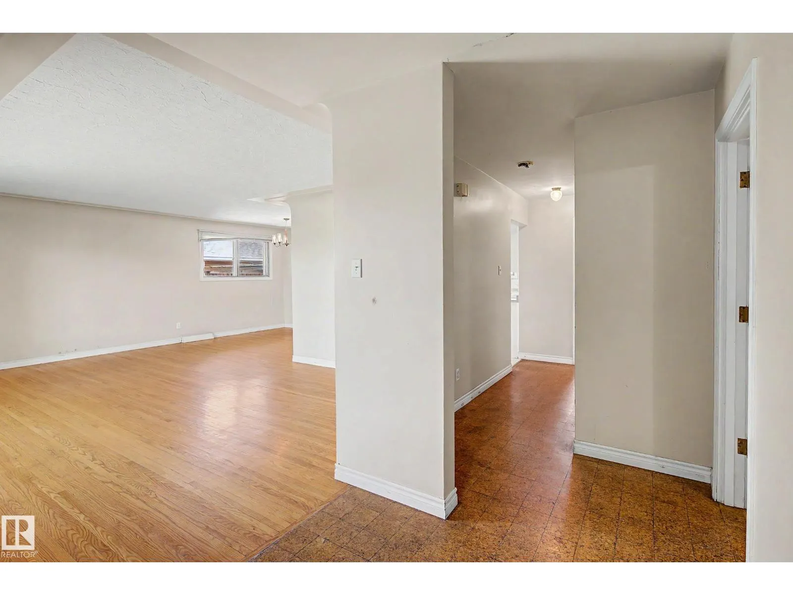 9723 76 ST NW