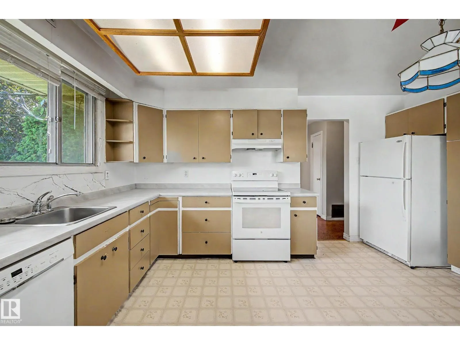 9723 76 ST NW