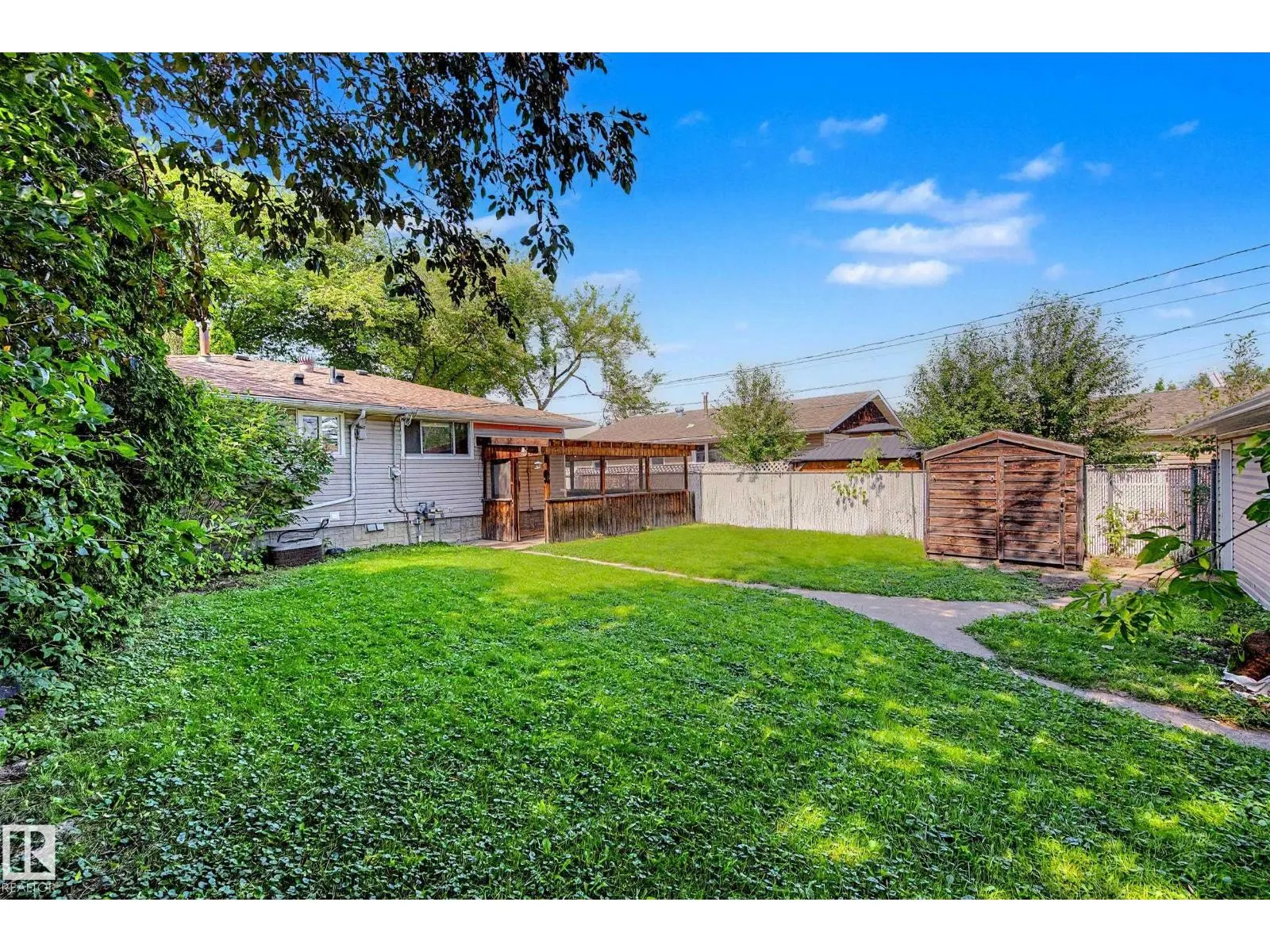 9723 76 ST NW