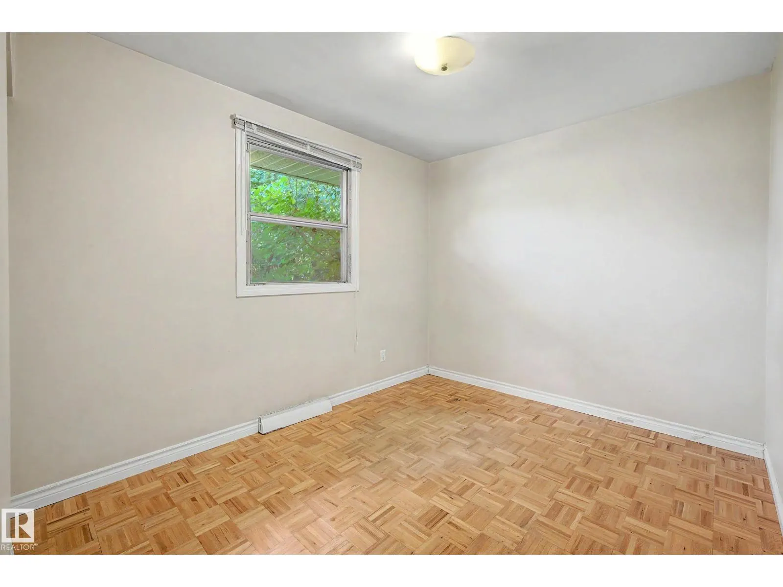 9723 76 ST NW
