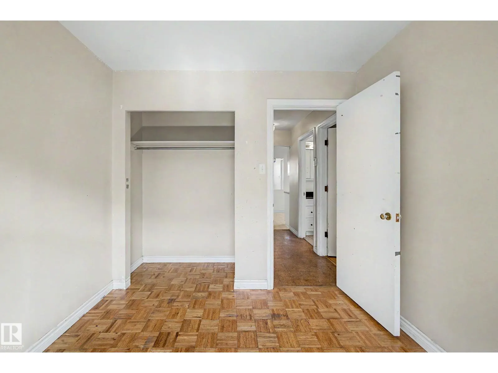 9723 76 ST NW