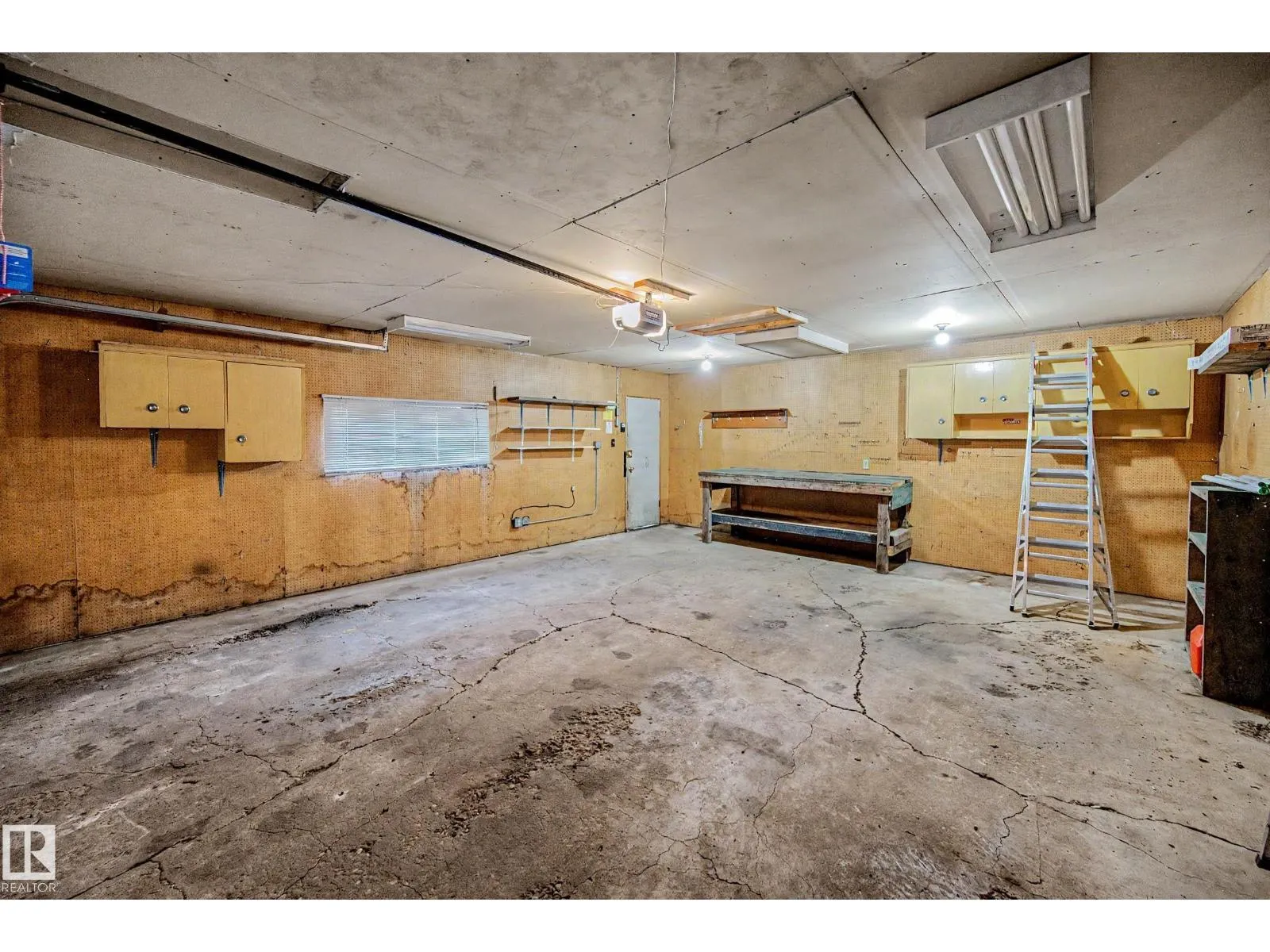 9723 76 ST NW