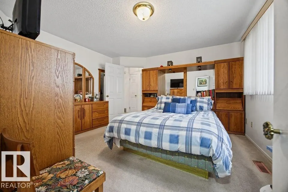 15239 63 ST NW