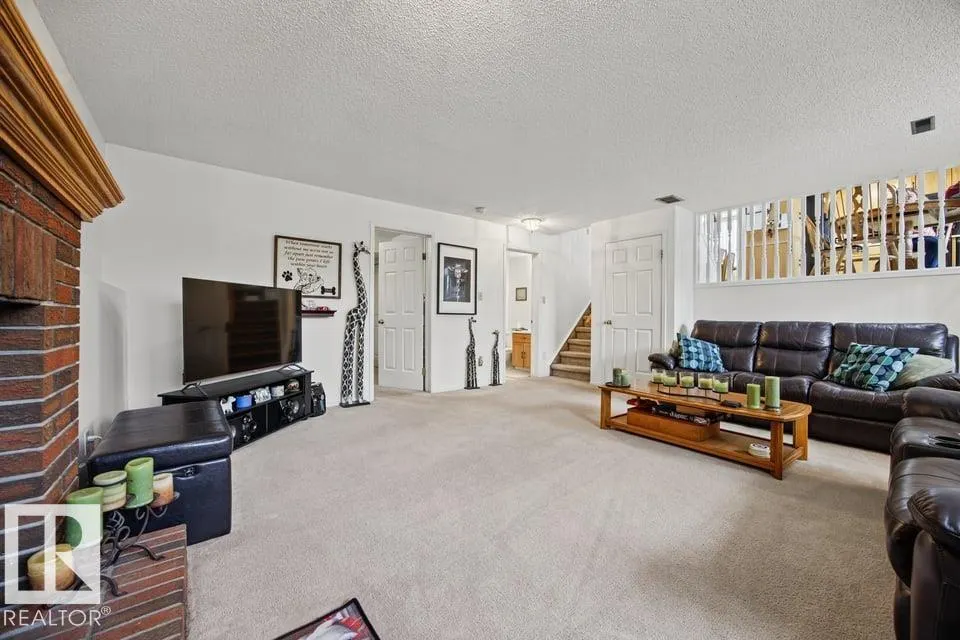 15239 63 ST NW