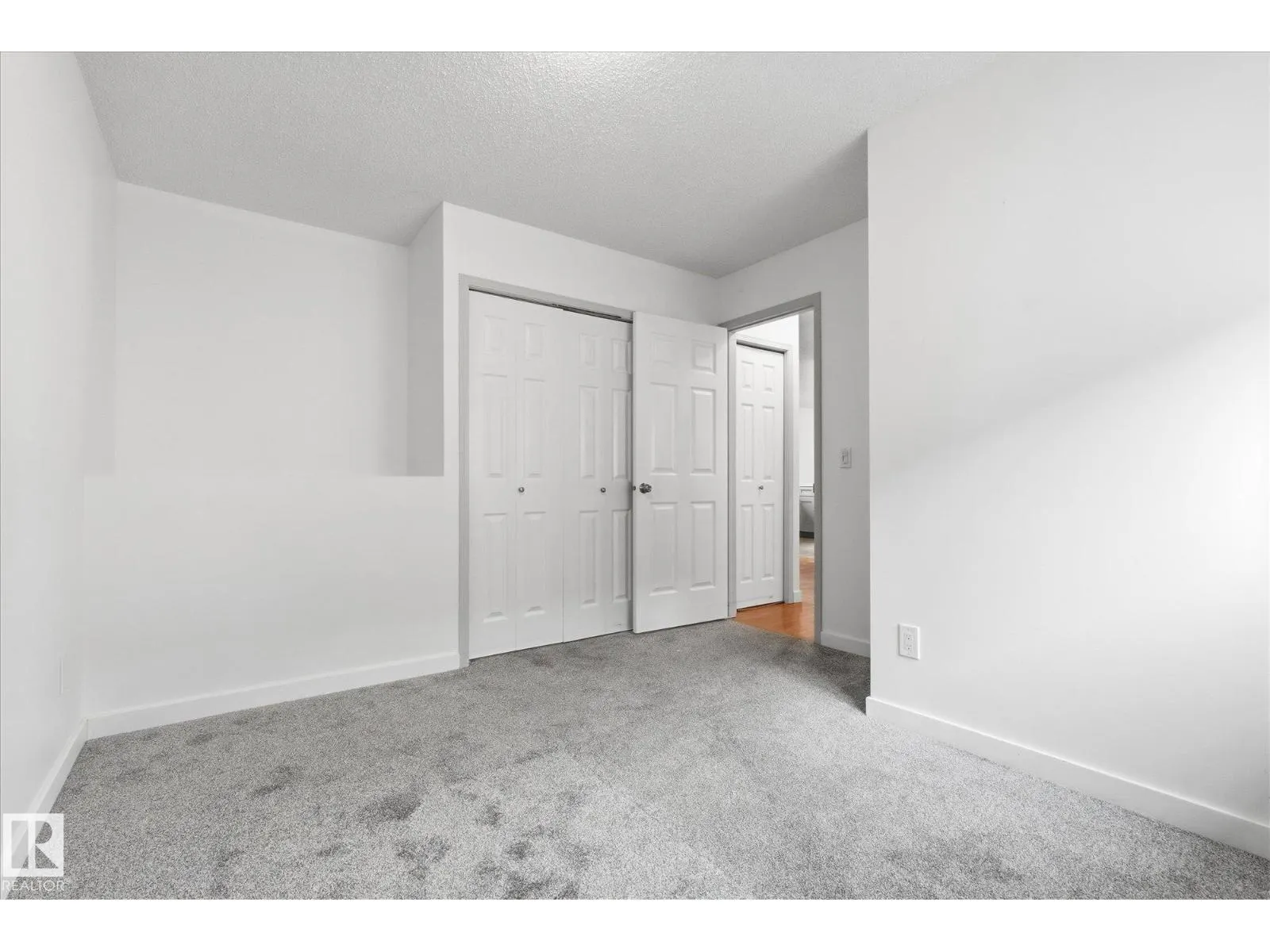 50 LANDSDOWNE DR