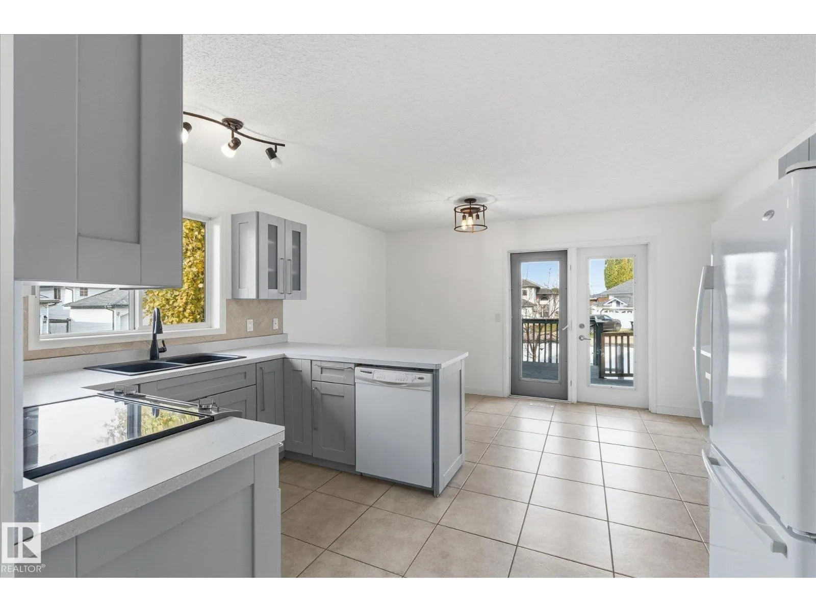 50 LANDSDOWNE DR