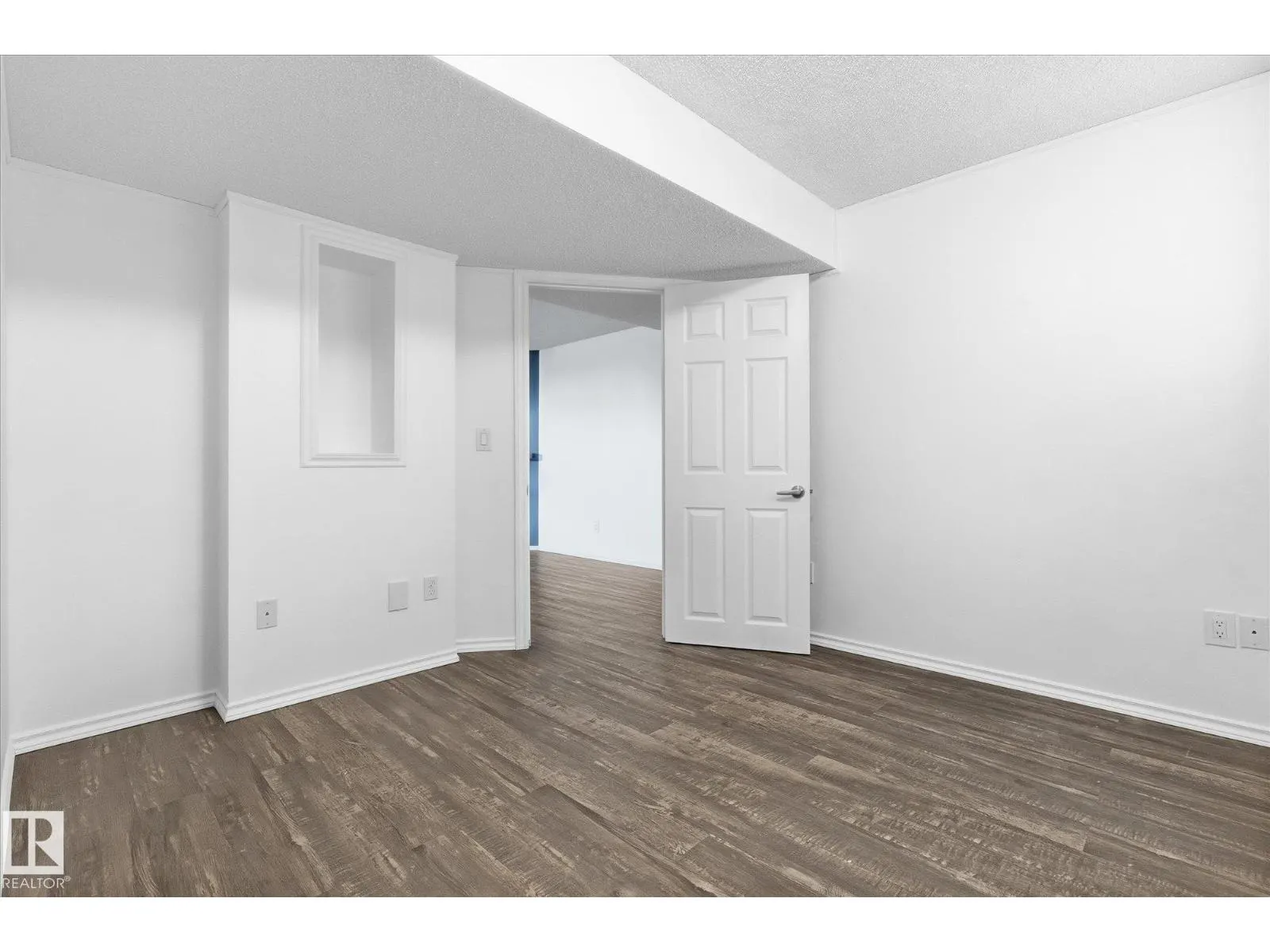 50 LANDSDOWNE DR