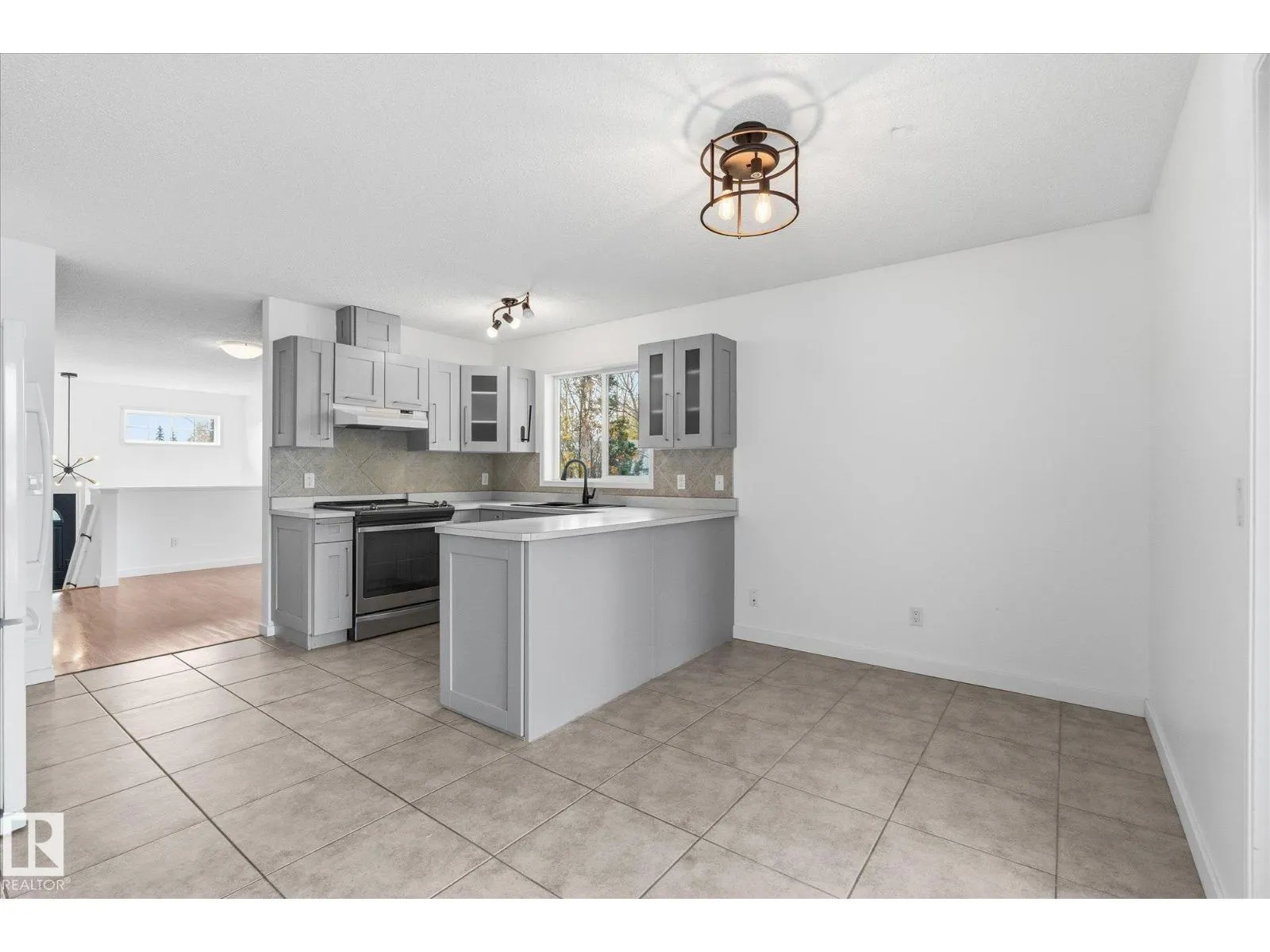 50 LANDSDOWNE DR